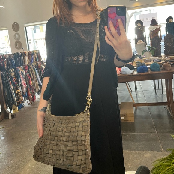 Campomaggi Shoulder Bag with Woven Detailing in Cemento - Picture 4 of 4